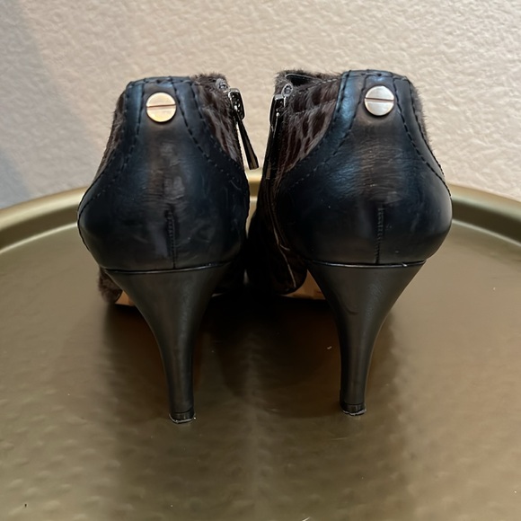 Vince Camuto Vala Dusk Leopard Heeled Booties - Picture 5 of 11